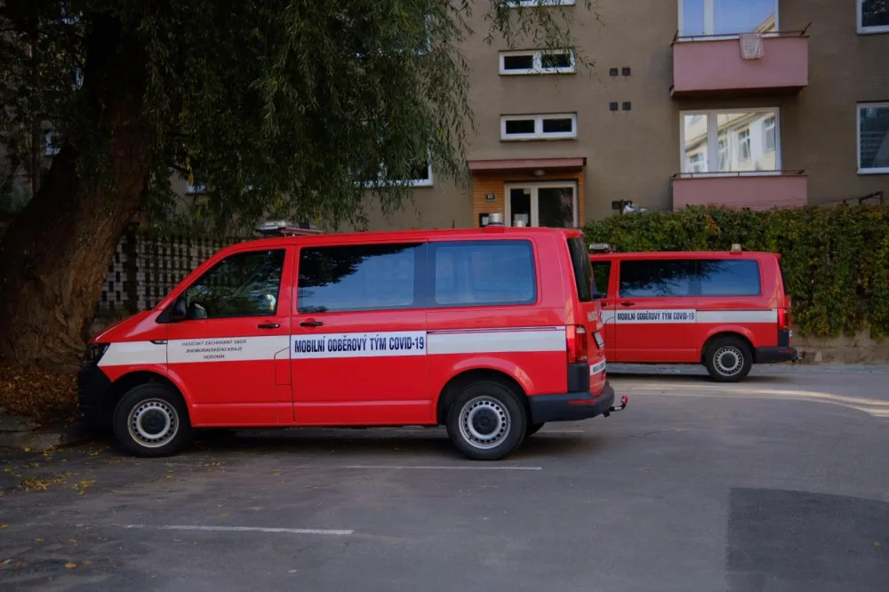 Hasiči z jižní Moravy vytvořili speciální odběrový tým, pomáhají s testováním na koronavirus
