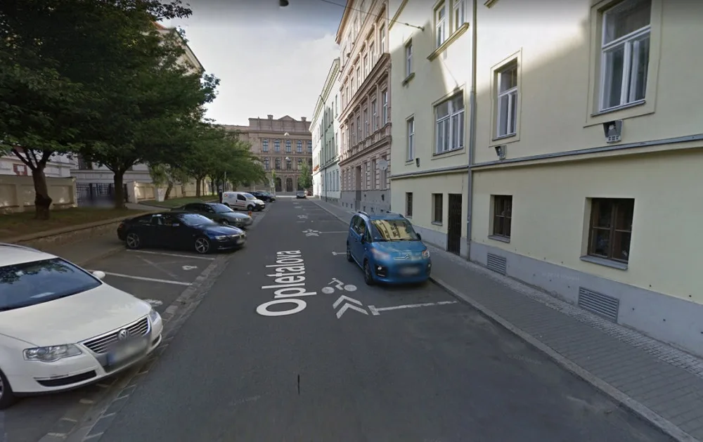 Město vyslyšelo námitky a obnoví cykloobousměrku na Opletalově ulici