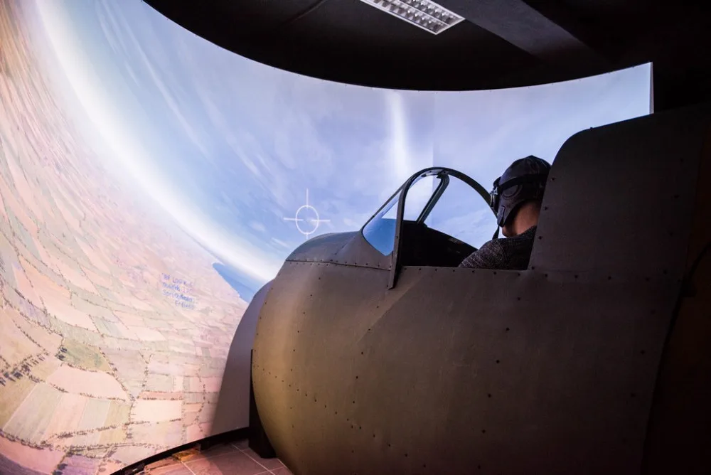 Na zkoušku pilotem Boeingu nebo vojenské stíhačky. Na unikátních simulátorech z Brna se může létat i za časů koronaviru