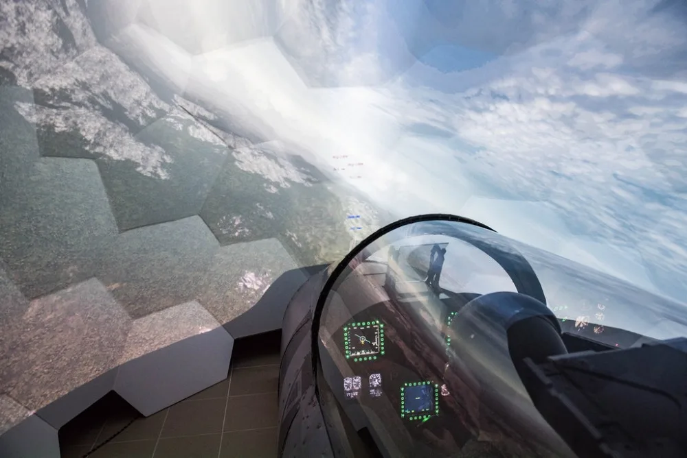 Na zkoušku pilotem Boeingu nebo vojenské stíhačky. Na unikátních simulátorech z Brna se může létat i za časů koronaviru