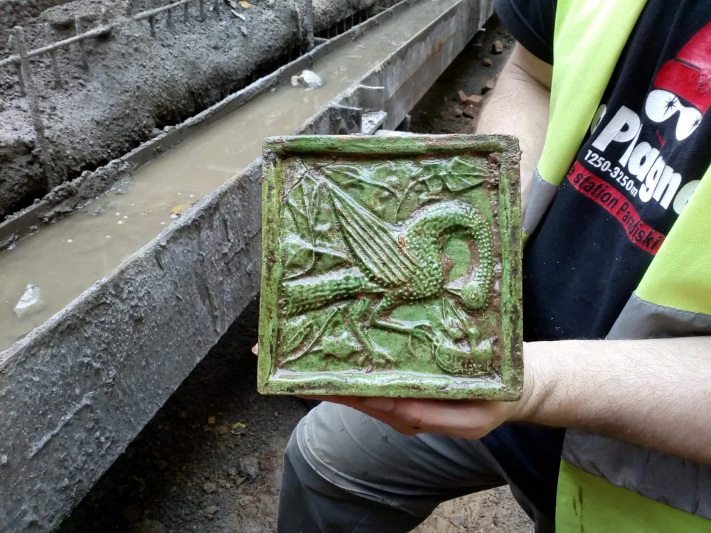 Římské náměstí v Brně ukrývalo sbírku cenných artefaktů. Archeologové jsou nadšeni ze zachovalého pelikána