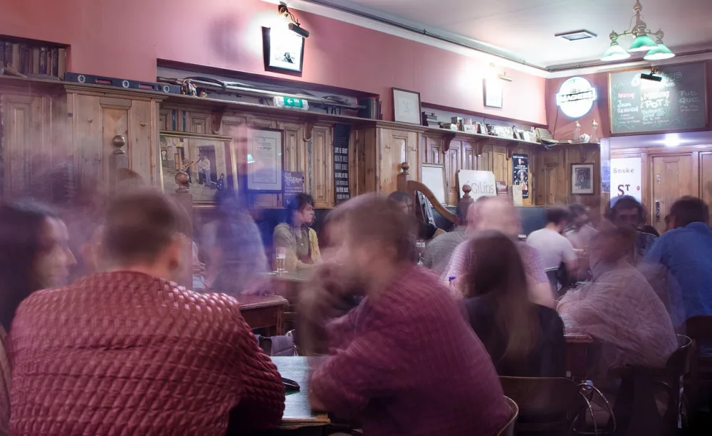 Protiepidemická opatření se uvolní od čtvrtka. Otevřou obchody, služby i restaurace