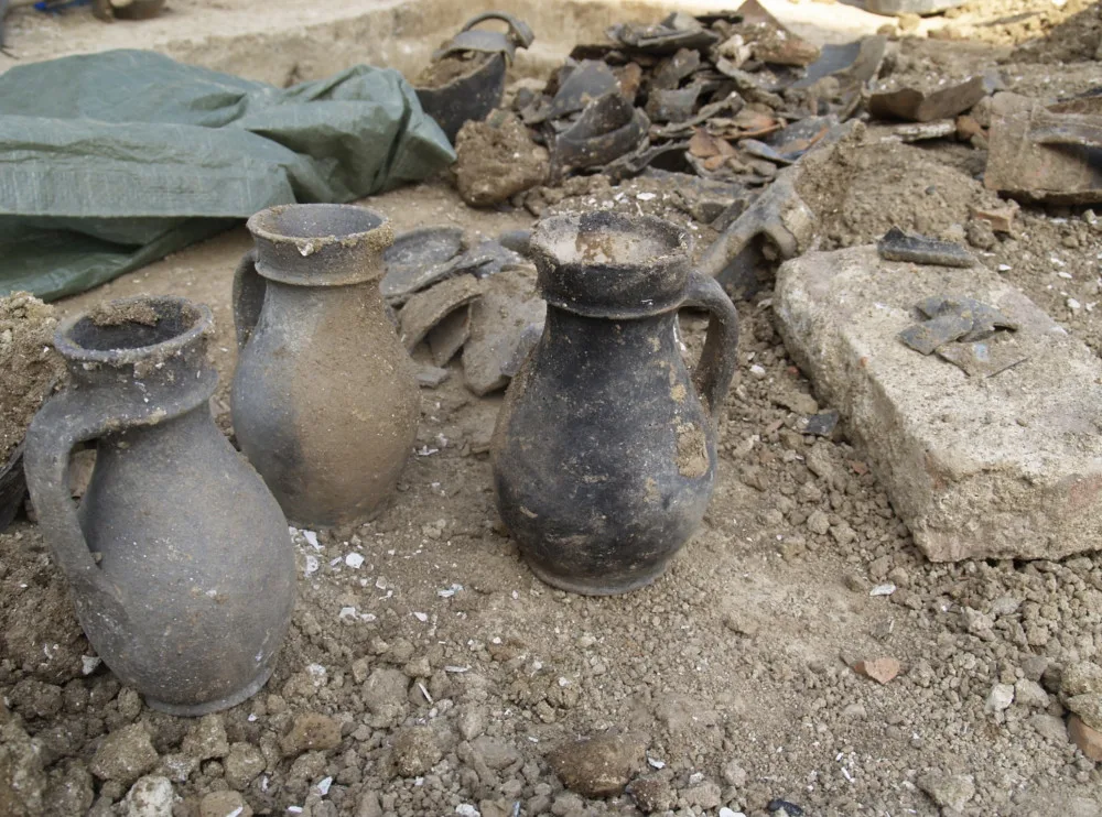 Archeologové našli v Brně poklady z 18. století i jednoduché náčiní z doby kamenné staré 6 tisíc let