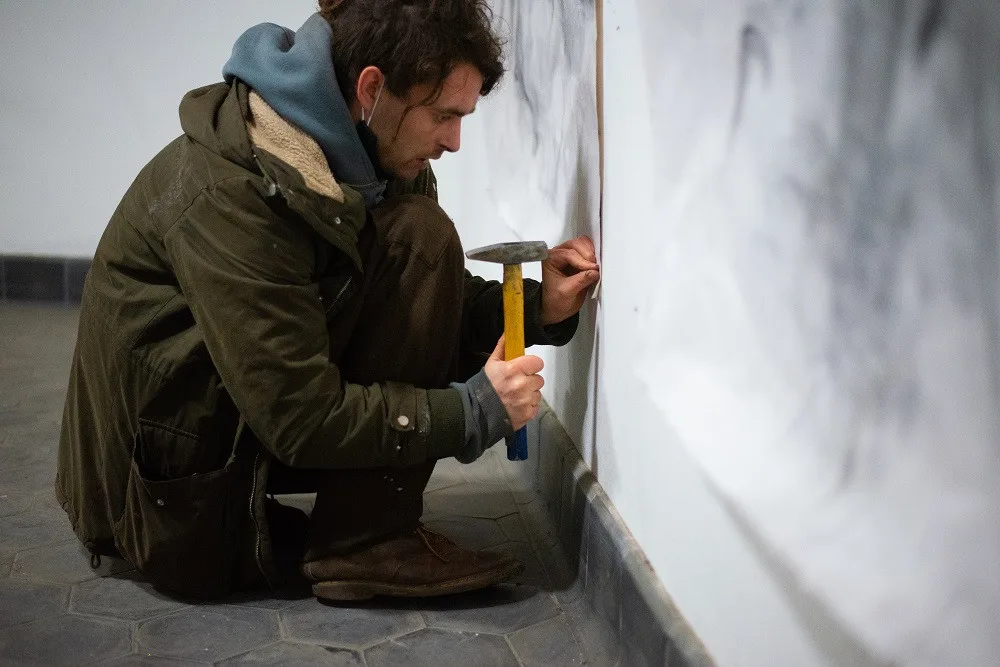 Na rohu Údolní a Úvozu vznikla Galerie průchod. Neexistující výstavní prostor pro nikoho i pro všechny
