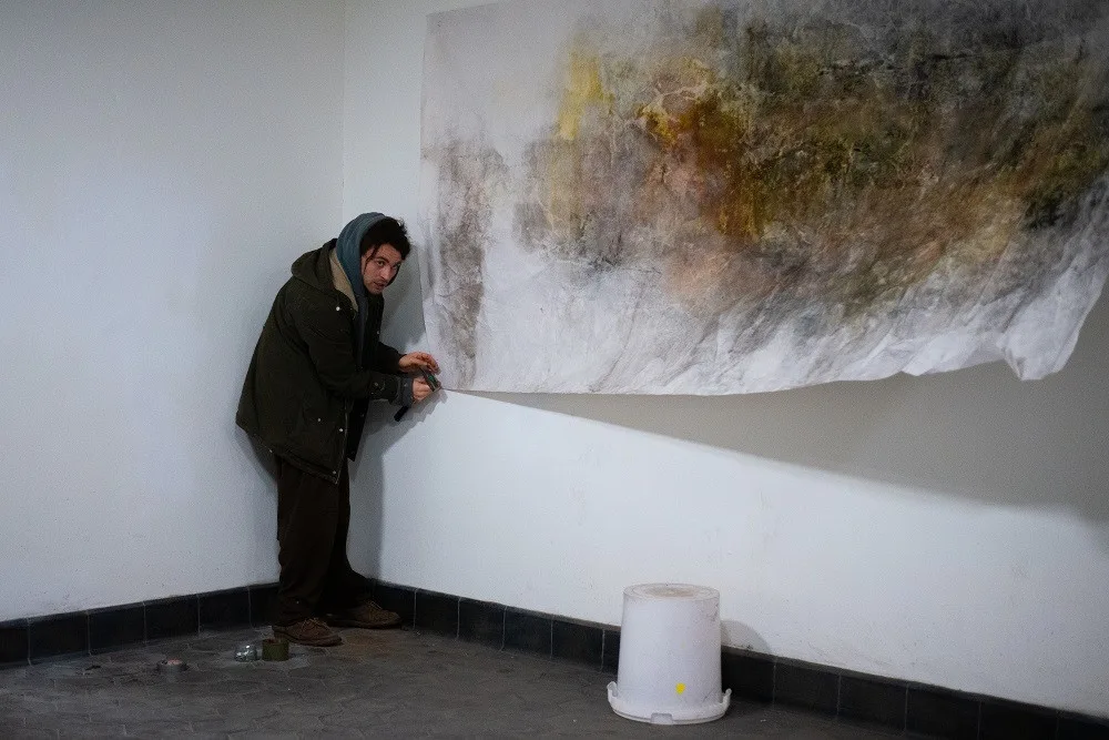 Na rohu Údolní a Úvozu vznikla Galerie průchod. Neexistující výstavní prostor pro nikoho i pro všechny