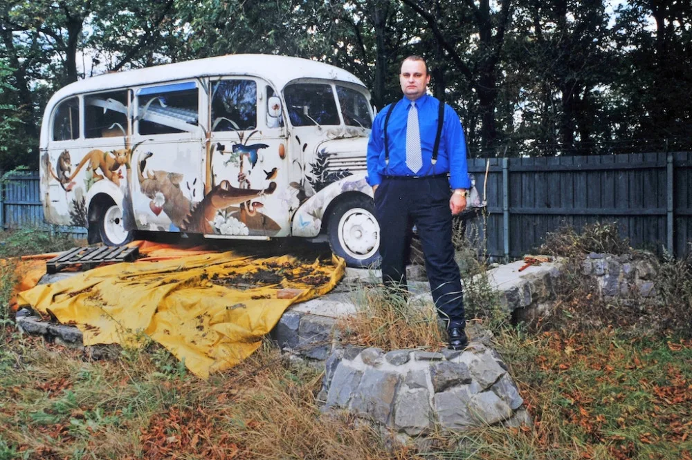 Hošna s autem, které si zahrálo i ve filmu Trhala fialky dynamitem