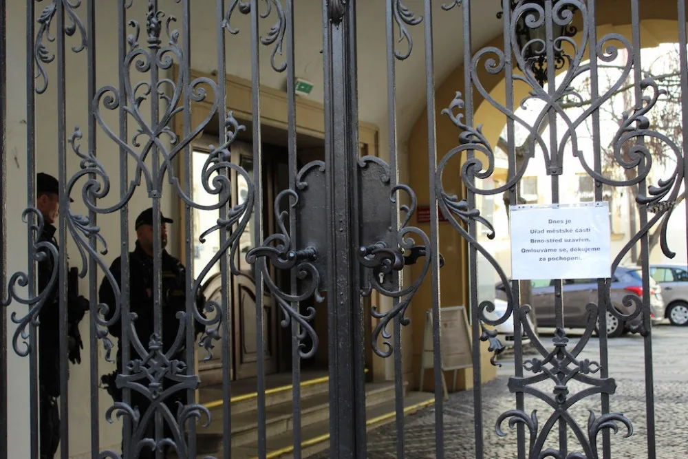 Policie zasahovala na radnici Brno-střed, odnesla si materiály