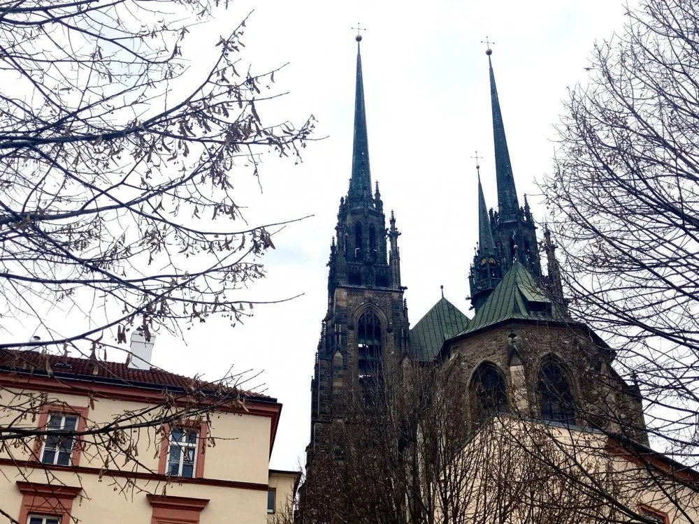 Kostely po celém Česku rozezní zvony za oběti pandemie