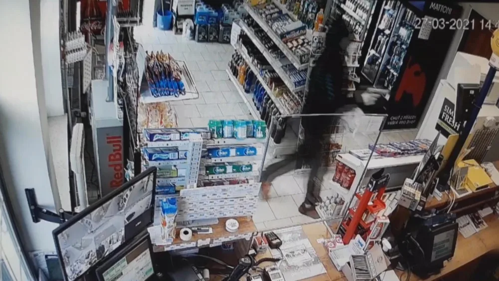 Lupič přepadl benzínku