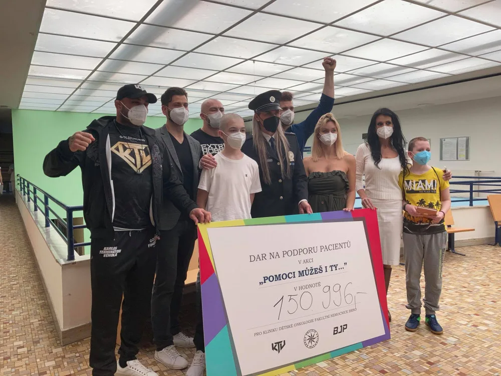 Bojovníci Jiří Denisa Procházka a Karlos Terminátor Vémola podpořili dětské pacienty
