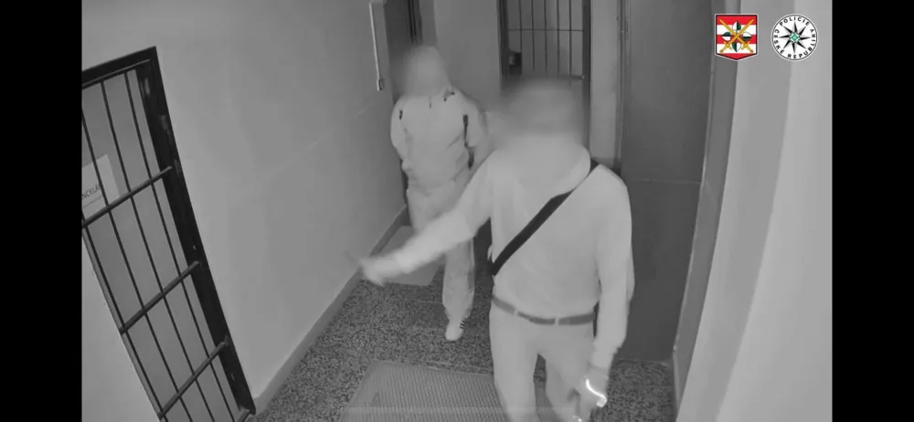 Nakradli věci za miliony, policie je chytila na kradeném kole