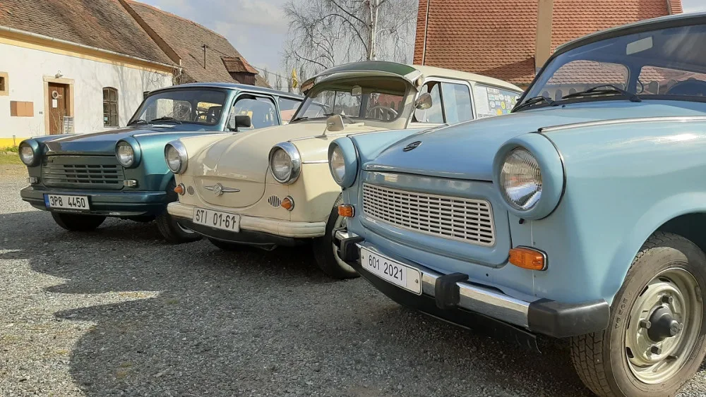 size4-16197926040795-139-vyroba-legendarniho-vozu-skoncila-presne-pred-30-lety-sve-fanousky-ma-trabant-dodnes