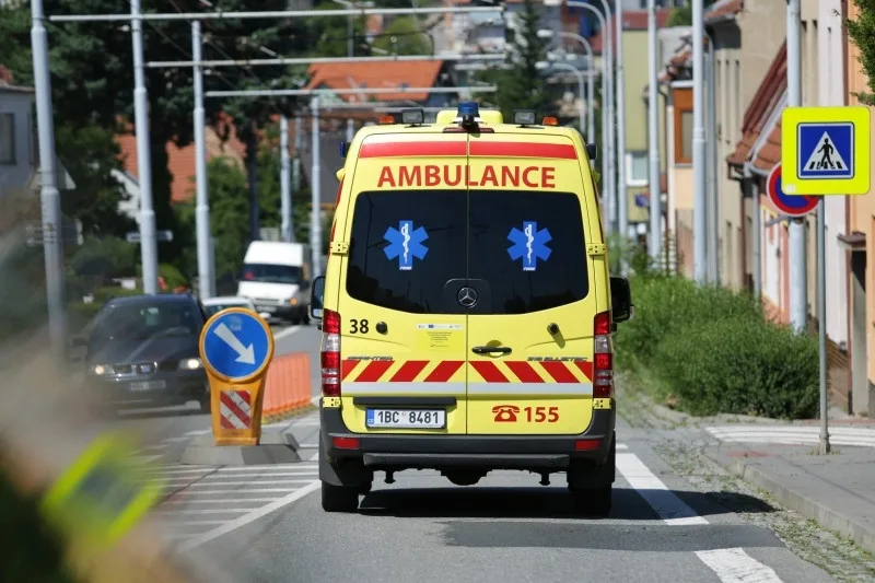 Důchodkyni v Brně srazila šalina, je v kritickém stavu
