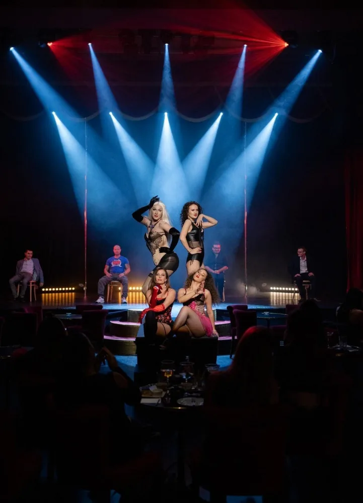 Unikátní brněnský Cabaret des Péches je už rok bez diváků. Nyní sbírá podporu na Hithit