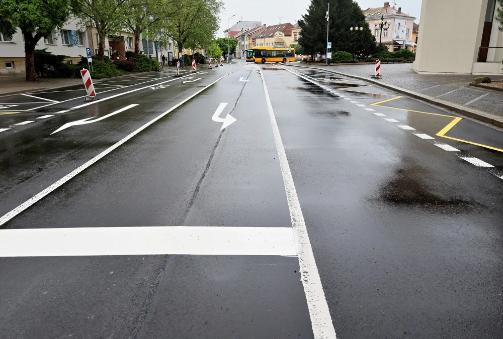 Rekonstrukce břeclavské silnice v centru města je hovotá