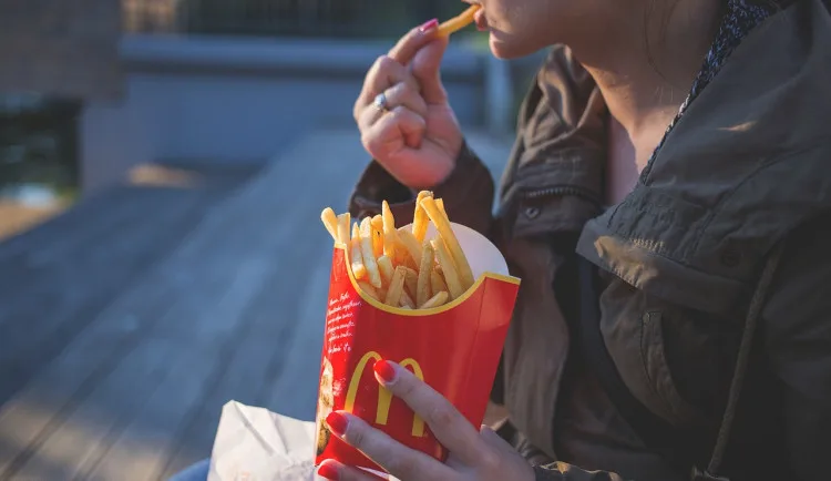 size3-16216971108411-241-mcdonalds-i-kfc-fastfoody-v-cesku-pouzivaji-toxicke-obaly-na-potraviny-ukazuje-studie