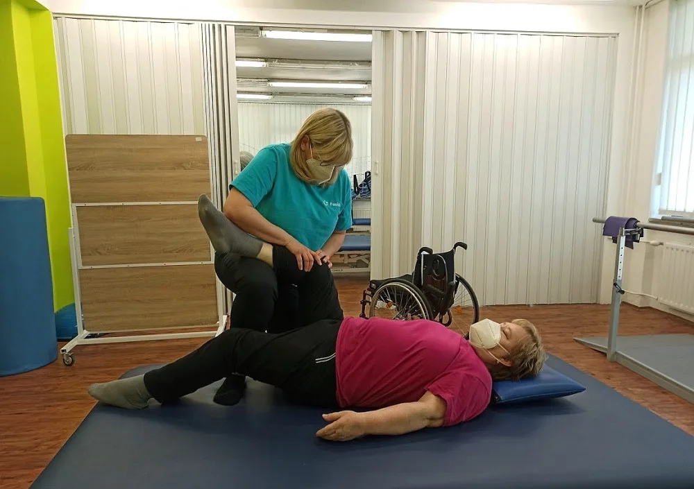 Brněnské paracentrum pomáhá už sedmnáct let, nyní draží obrazy školáků