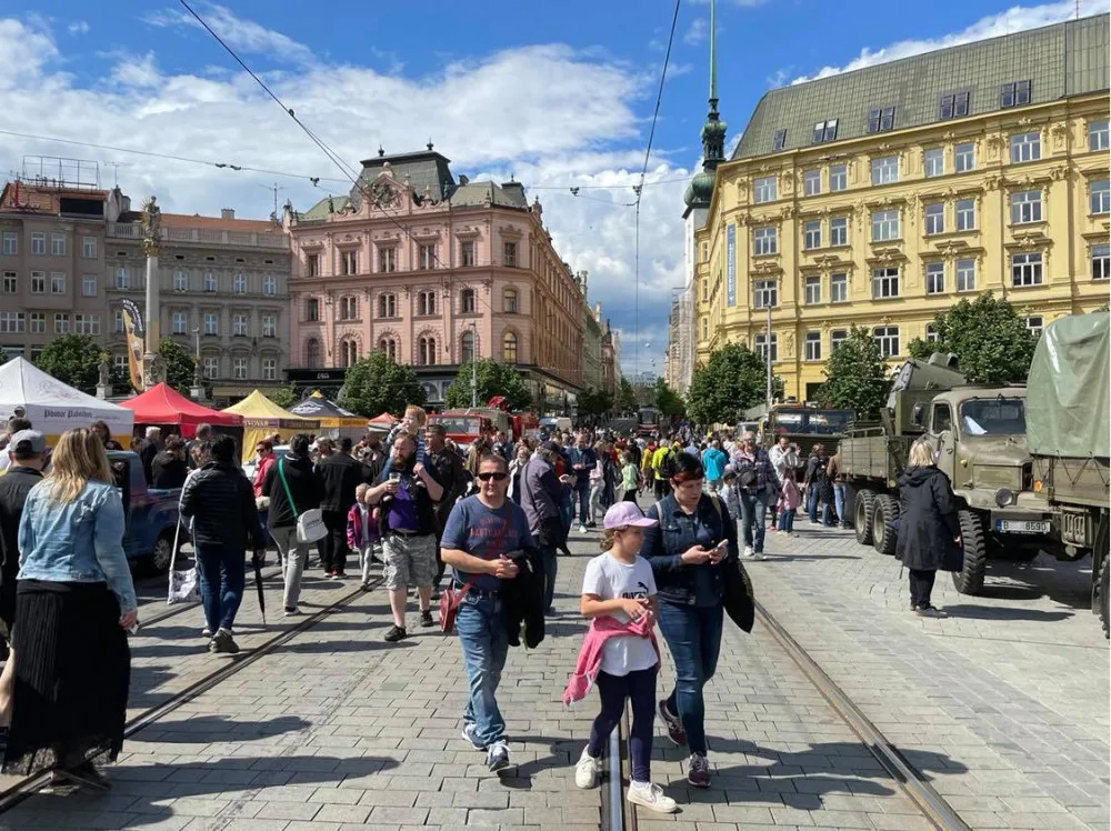V centru zaparkovaly vojenské speciály nebo legendární tatrovky