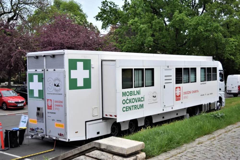 Nemocnici chybí personál, očkovací kapacity neziskovek zůstávají nevyužité