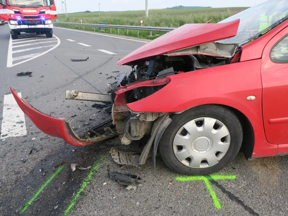 Sériového zloděje autobusů doprovodila k policistům maminka