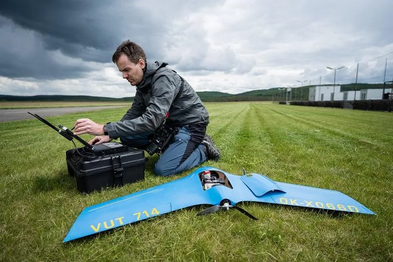 Petr Dvořák s letounem VUT 714_foto Jan Prokopius_VUT (2)