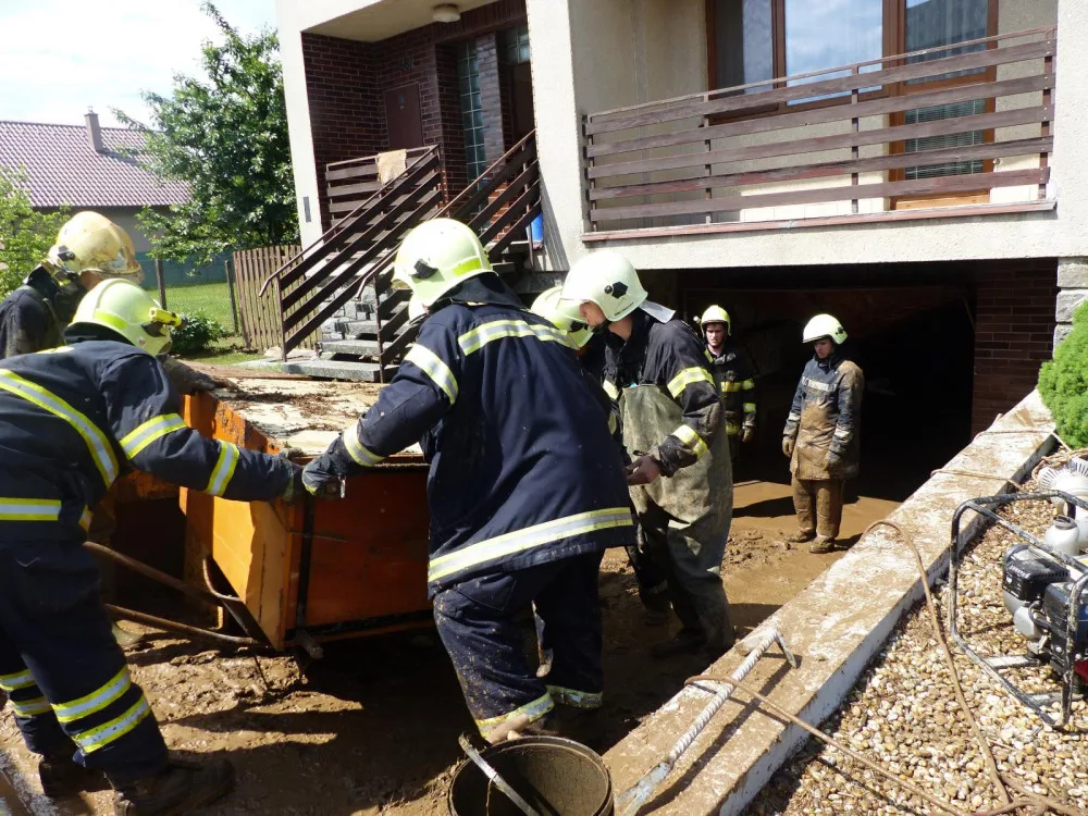 V Drnovicích pokračují v odstraňování následků přívalového deště