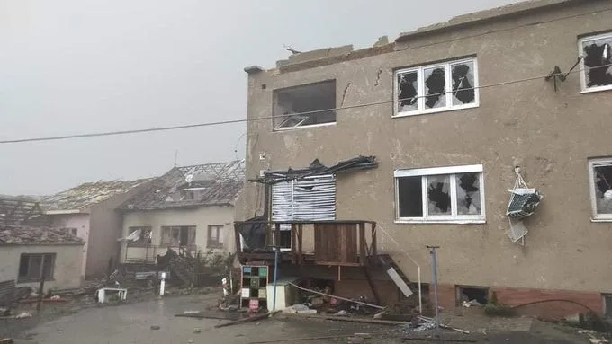 Záchranáři na jižní Moravě řeší kvůli bouřkám až 150 zraněných.