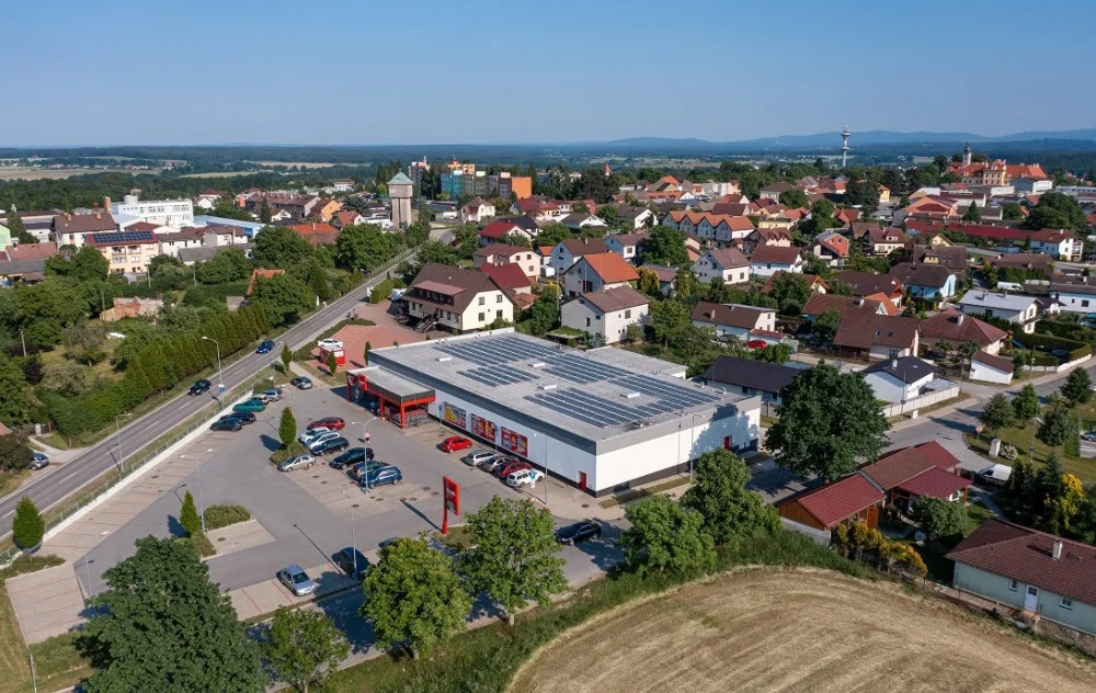 Prodejna Penny v Borovanech už má na střeše fotovoltaické panely