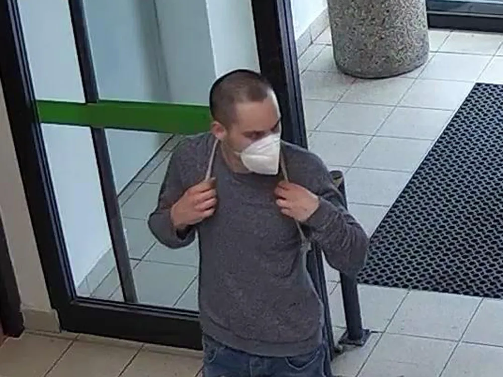 Policisté pátrají po muži, který v Brně napadl a okradl mladou cyklistku