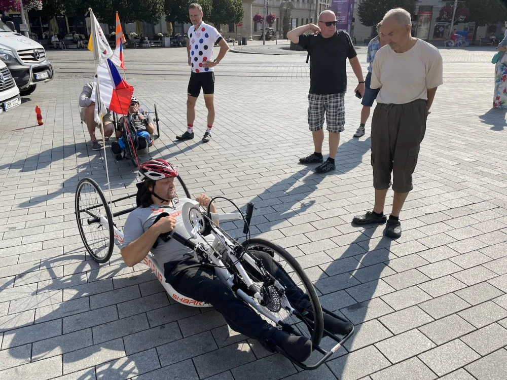 Z Brna až do Vatikánu. Český handbiker věří, že se setká s papežem Františkem