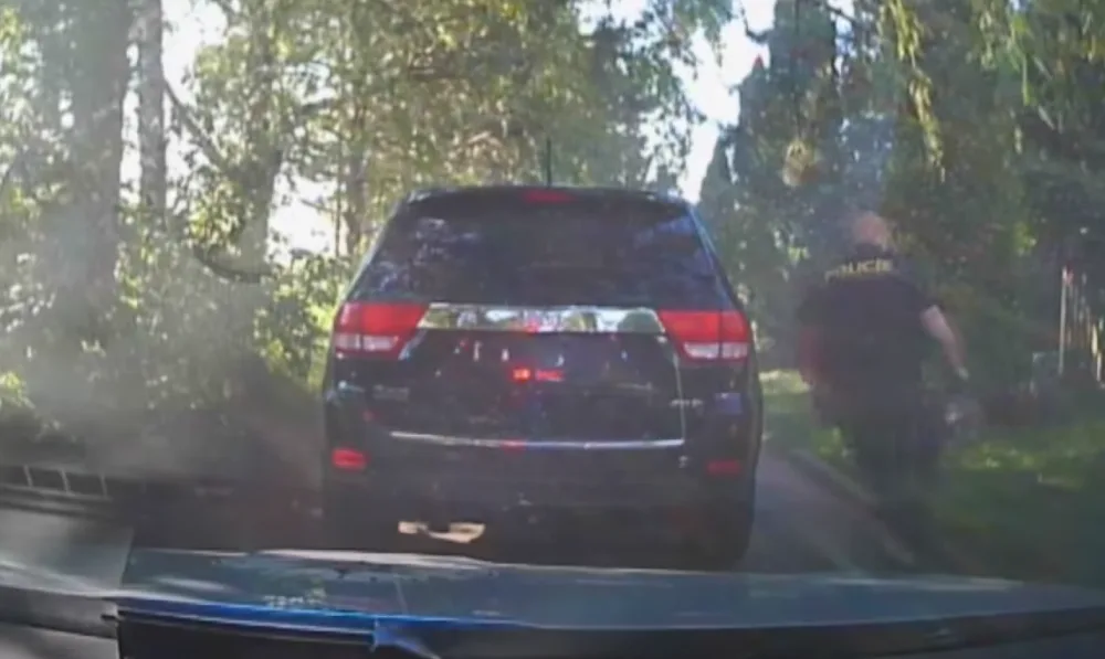Zastavený Jeep.