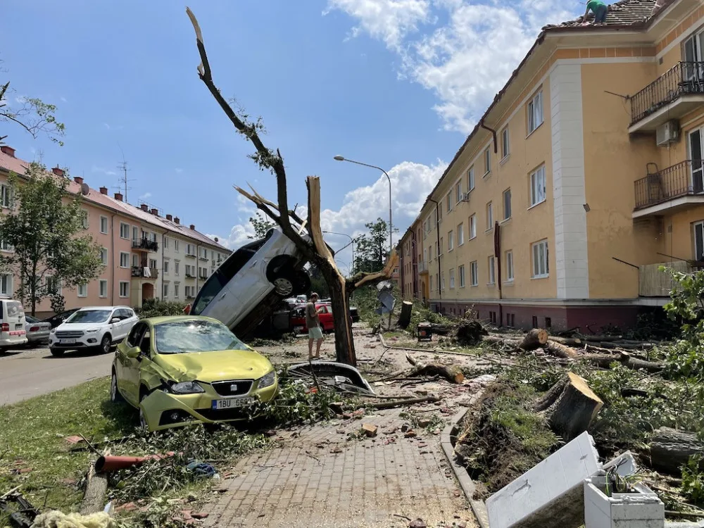 Tornádo v Hodoníně napáchalo značné škody