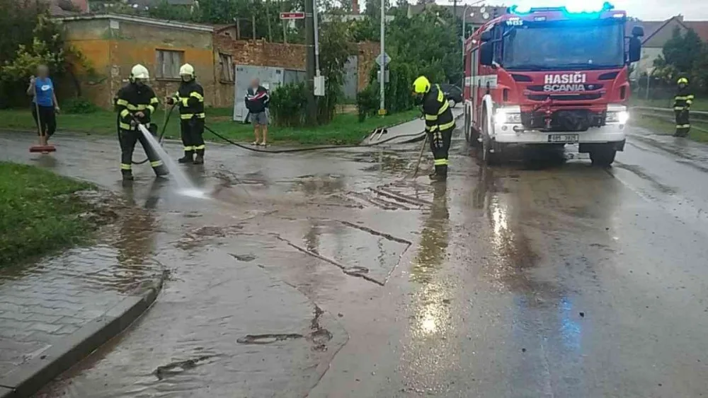 Brno zasáhla silná bouřka, hasiči hlásí přes padesát výjezdů