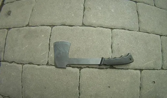 Použitá sekera.