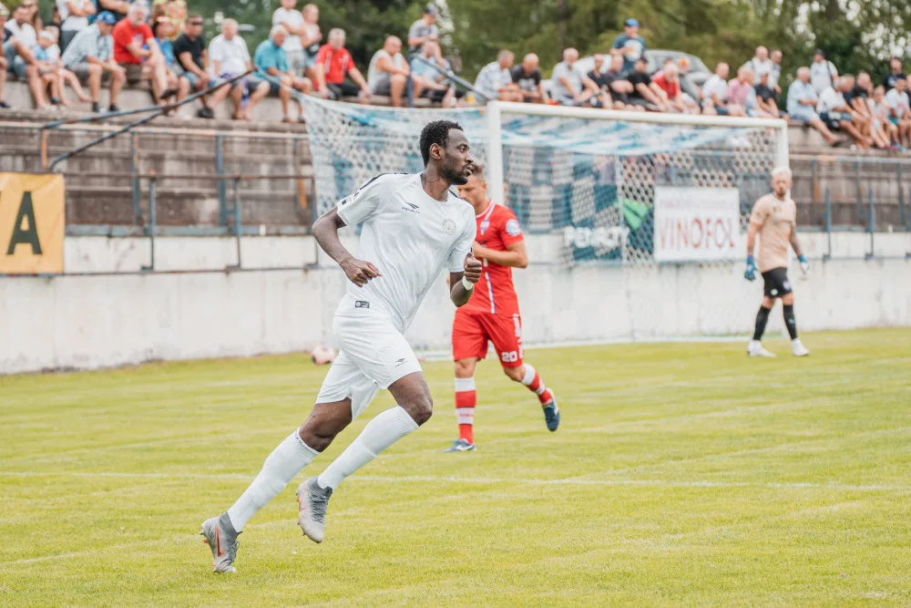Vyškovský Ahmed Fofana má důvod k radosti, jeho tým poprvé v sezoně zvítězil