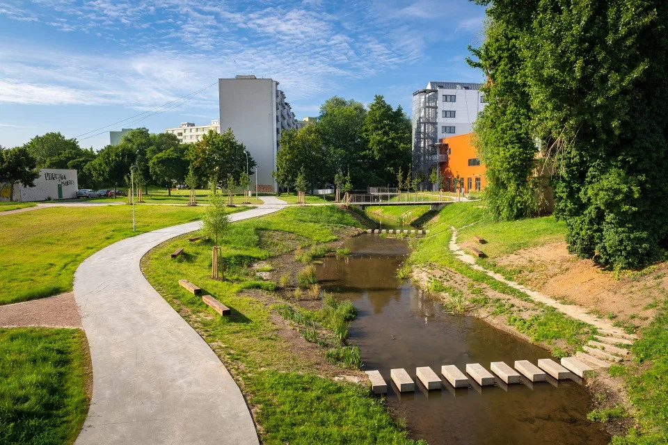 Nový park v Komárově získá jméno v anketě. Navrhovat můžete od září