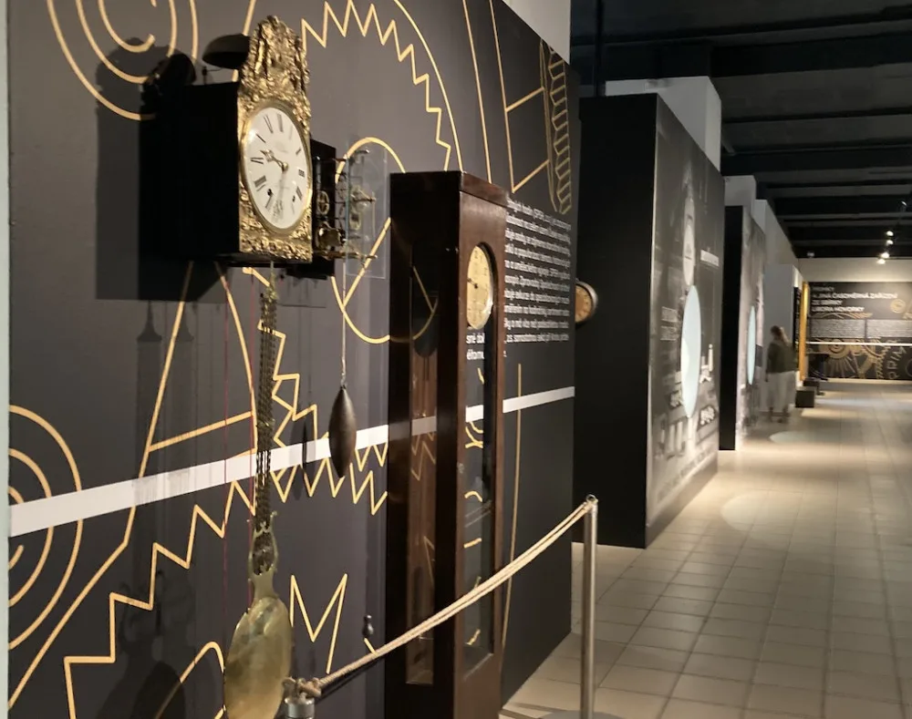 Technické muzeum ukazuje rozsáhlou sbírku hodinek a časostrojů