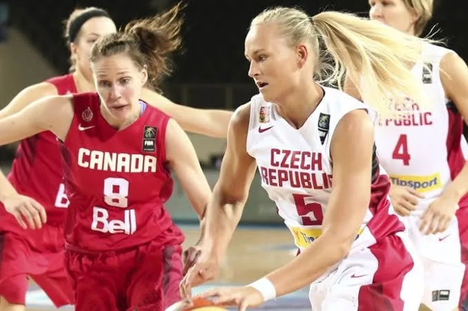 Michaela Stejskalová-Zrůstová (vpravo)