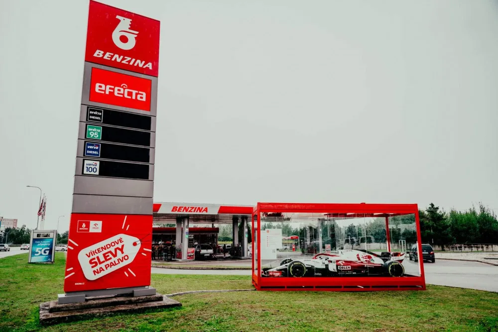 Benzina.