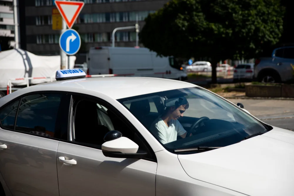 Autoškola NOBE vás perfektně připraví na řízení v Brně Vyzrajte nad brněnským provozem díky Autoškole NOBE!