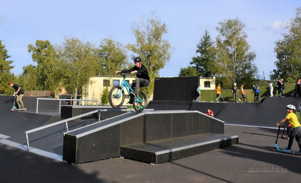 Lepší skatepark než v Brně. Blansko otevřelo opravené sportoviště