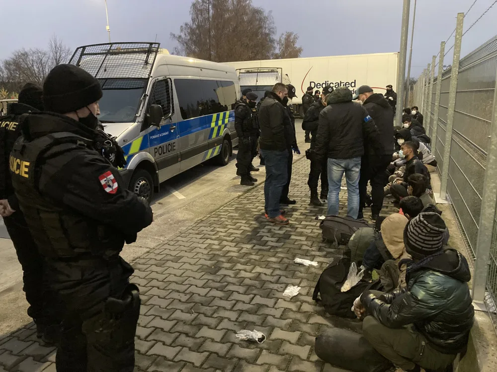 U Brna vyskákalo z kamionu patnáct mladých mužů z Afghánistánu