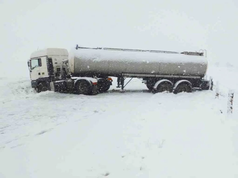 Sníh na jižní Moravě komplikuje dopravu. Napilno mají i hasiči