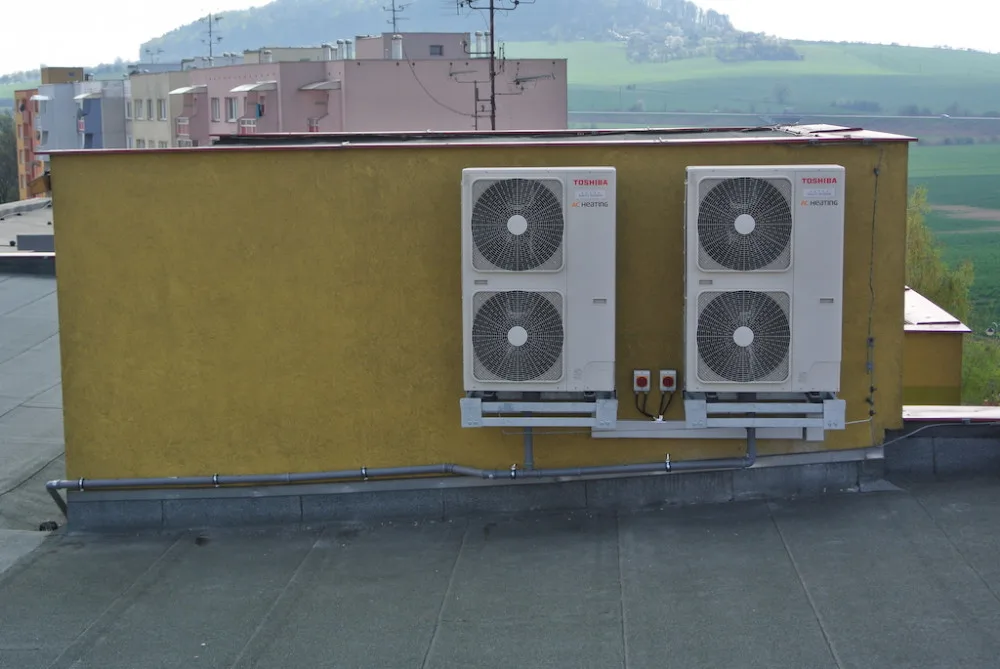  Energetický trh s prudkými výkyvy zasáhl i centrální vytápění v bytových domech. Co s tím? Hledejte nové zdroje