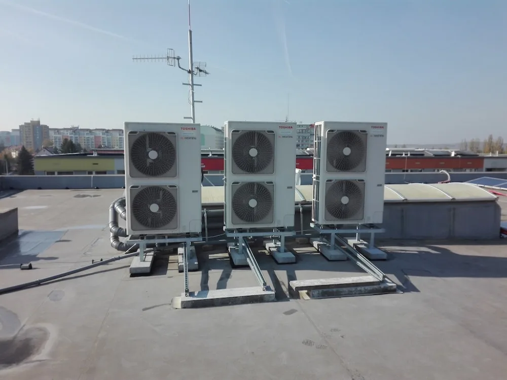  Energetický trh s prudkými výkyvy zasáhl i centrální vytápění v bytových domech. Co s tím? Hledejte nové zdroje