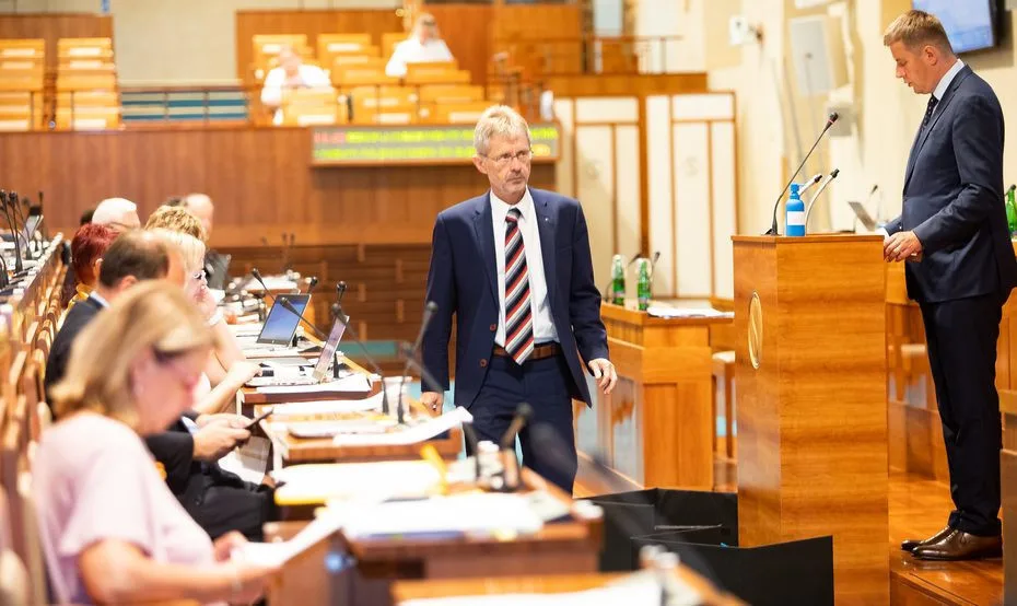 Senát nepřijal možnost uznávat osvojení dětí z ciziny homosexuálními páry