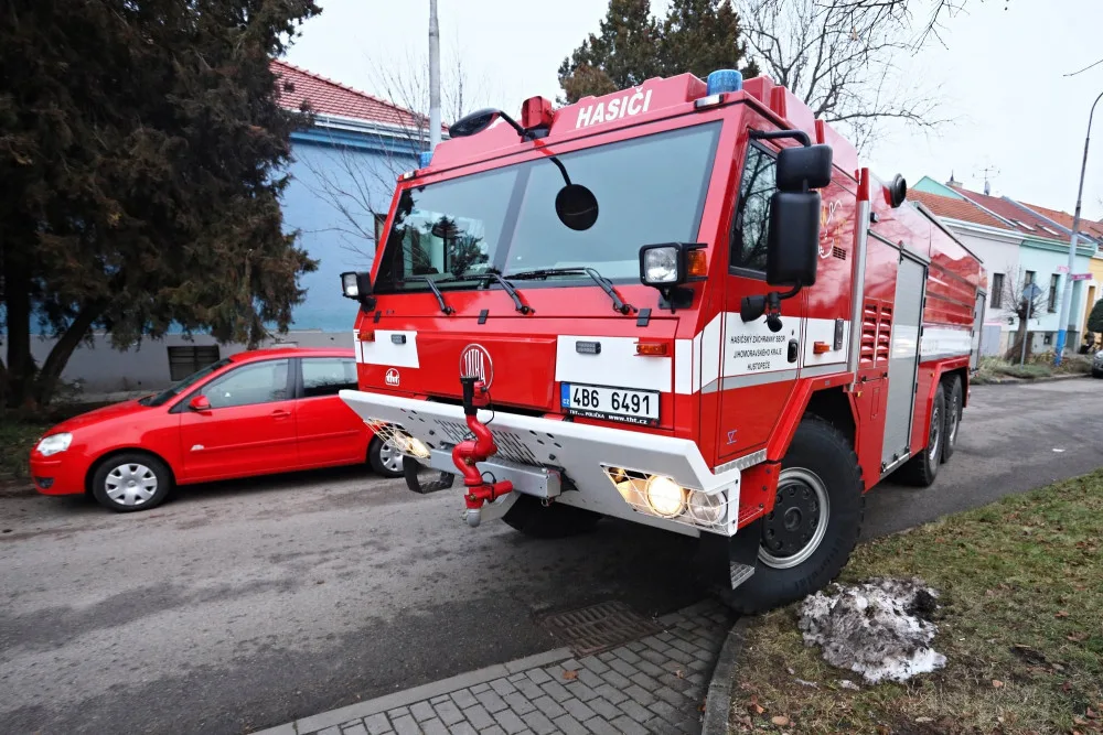 Hasiči testovali průjezdnost ulic. Zásahové vozy blokovala zastavila zaparkovaná auta