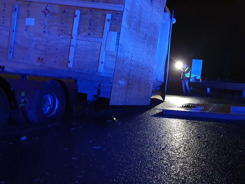 Dopravu na Brněnsku zablokoval kamion s nadrozměrným nákladem