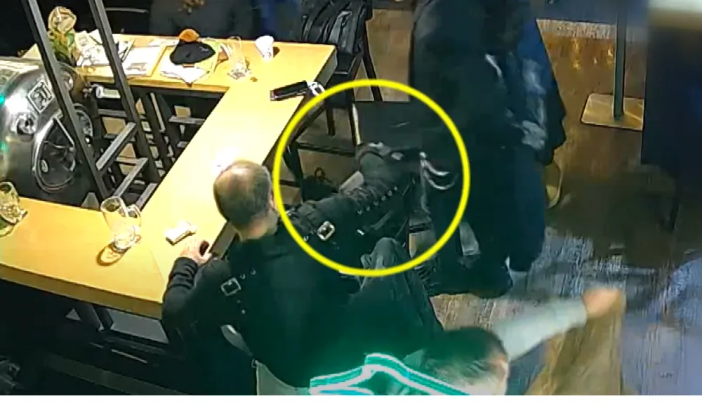 Hledaný muž se zavazadlem.