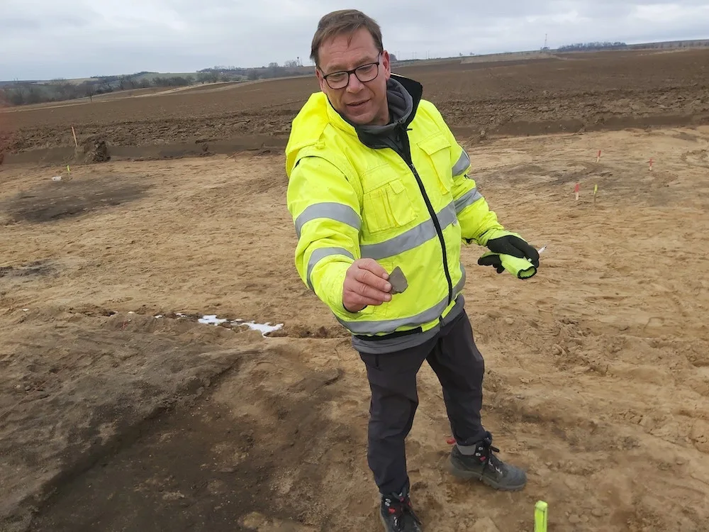 Jihomoravští archeologové jásají. Na trase dálnice D55 našli žárové hroby i nálezy z doby kamenné